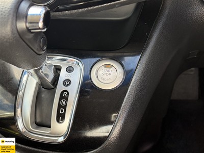 2015 Nissan Serena - Thumbnail