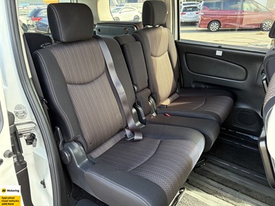 2015 Nissan Serena - Thumbnail