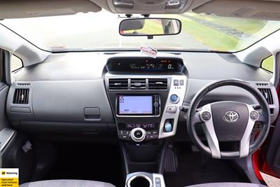 2012 Toyota Prius Alpha - Thumbnail