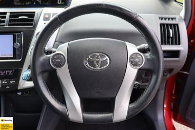 2012 Toyota Prius Alpha - Thumbnail