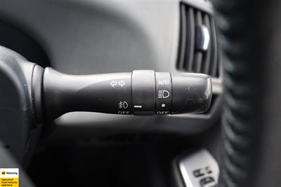 2012 Toyota Prius Alpha - Thumbnail