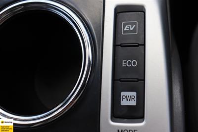2012 Toyota Prius Alpha - Thumbnail