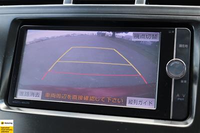 2012 Toyota Prius Alpha - Thumbnail