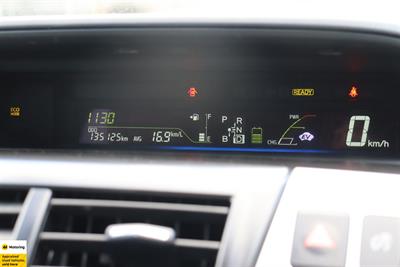 2012 Toyota Prius Alpha - Thumbnail