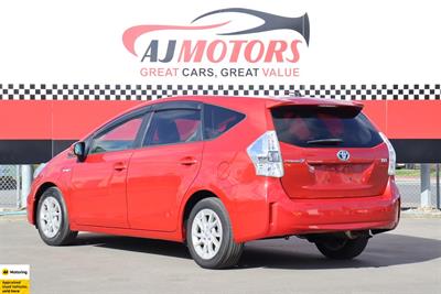 2012 Toyota Prius Alpha - Thumbnail