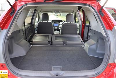 2012 Toyota Prius Alpha - Thumbnail