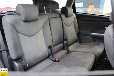2012 Toyota Prius Alpha - Thumbnail