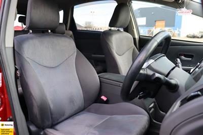 2012 Toyota Prius Alpha - Thumbnail