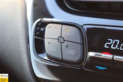 2017 Toyota C-HR - Thumbnail