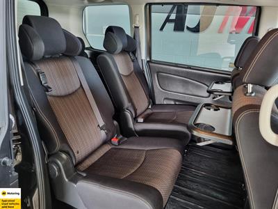 2014 Nissan Serena - Thumbnail