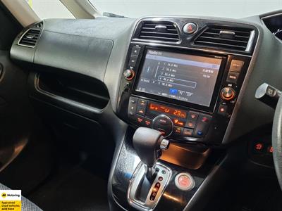 2014 Nissan Serena - Thumbnail