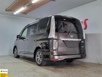 2014 Nissan Serena - Thumbnail