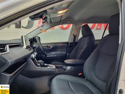 2020 Toyota RAV4 - Thumbnail