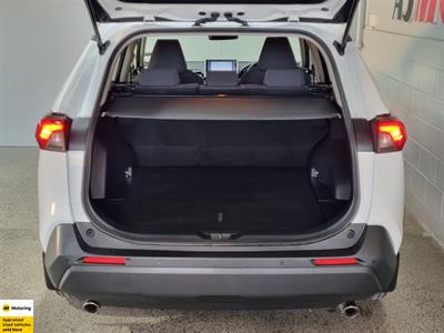 2020 Toyota RAV4 - Thumbnail