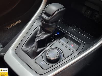 2020 Toyota RAV4 - Thumbnail