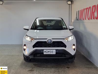 2020 Toyota RAV4 - Thumbnail