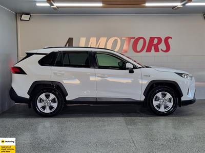 2020 Toyota RAV4 - Thumbnail