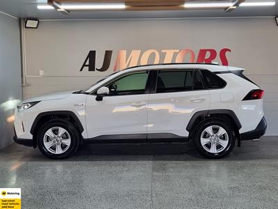 2020 Toyota RAV4 - Thumbnail