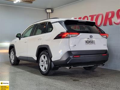 2020 Toyota RAV4 - Thumbnail