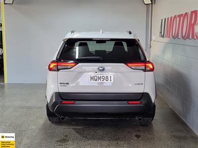 2020 Toyota RAV4 - Thumbnail