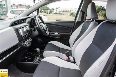 2015 Toyota Vitz - Thumbnail