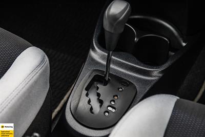 2015 Toyota Vitz - Thumbnail