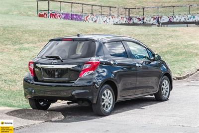 2015 Toyota Vitz - Thumbnail