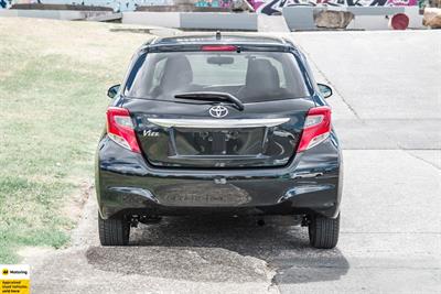 2015 Toyota Vitz - Thumbnail
