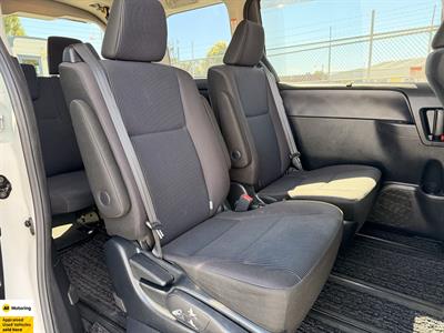 2015 Toyota Noah - Thumbnail