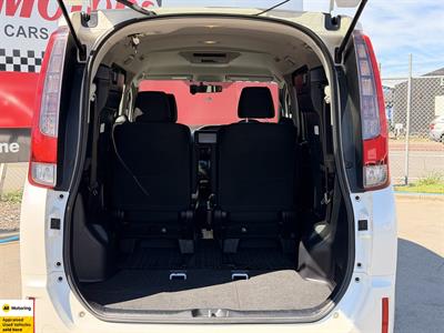 2015 Toyota Noah - Thumbnail