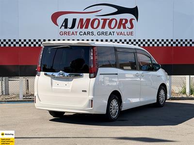 2015 Toyota Noah - Thumbnail