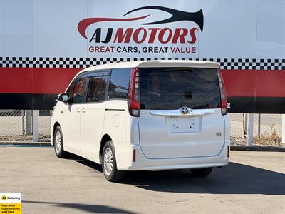 2015 Toyota Noah - Thumbnail