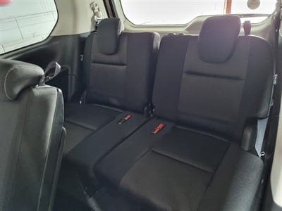 2017 Nissan Serena - Thumbnail