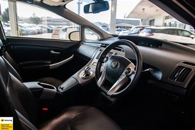 2014 Toyota Prius - Thumbnail
