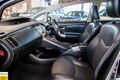 2014 Toyota Prius - Thumbnail