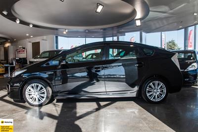 2014 Toyota Prius - Thumbnail