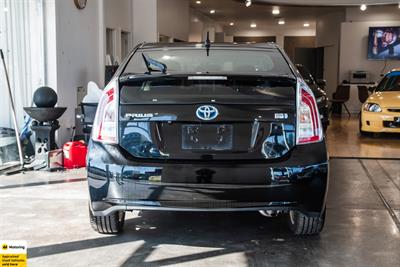 2014 Toyota Prius - Thumbnail