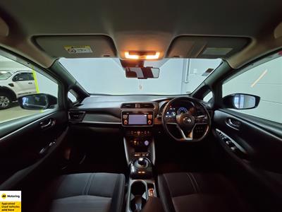 2018 Nissan Leaf - Thumbnail