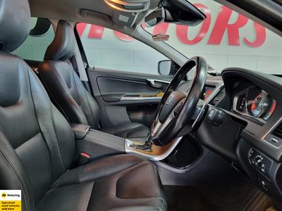 2015 Volvo XC60 - Thumbnail