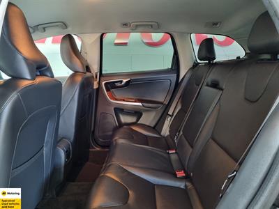 2015 Volvo XC60 - Thumbnail