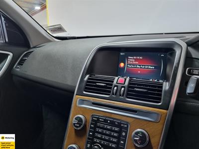 2015 Volvo XC60 - Thumbnail