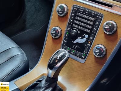2015 Volvo XC60 - Thumbnail