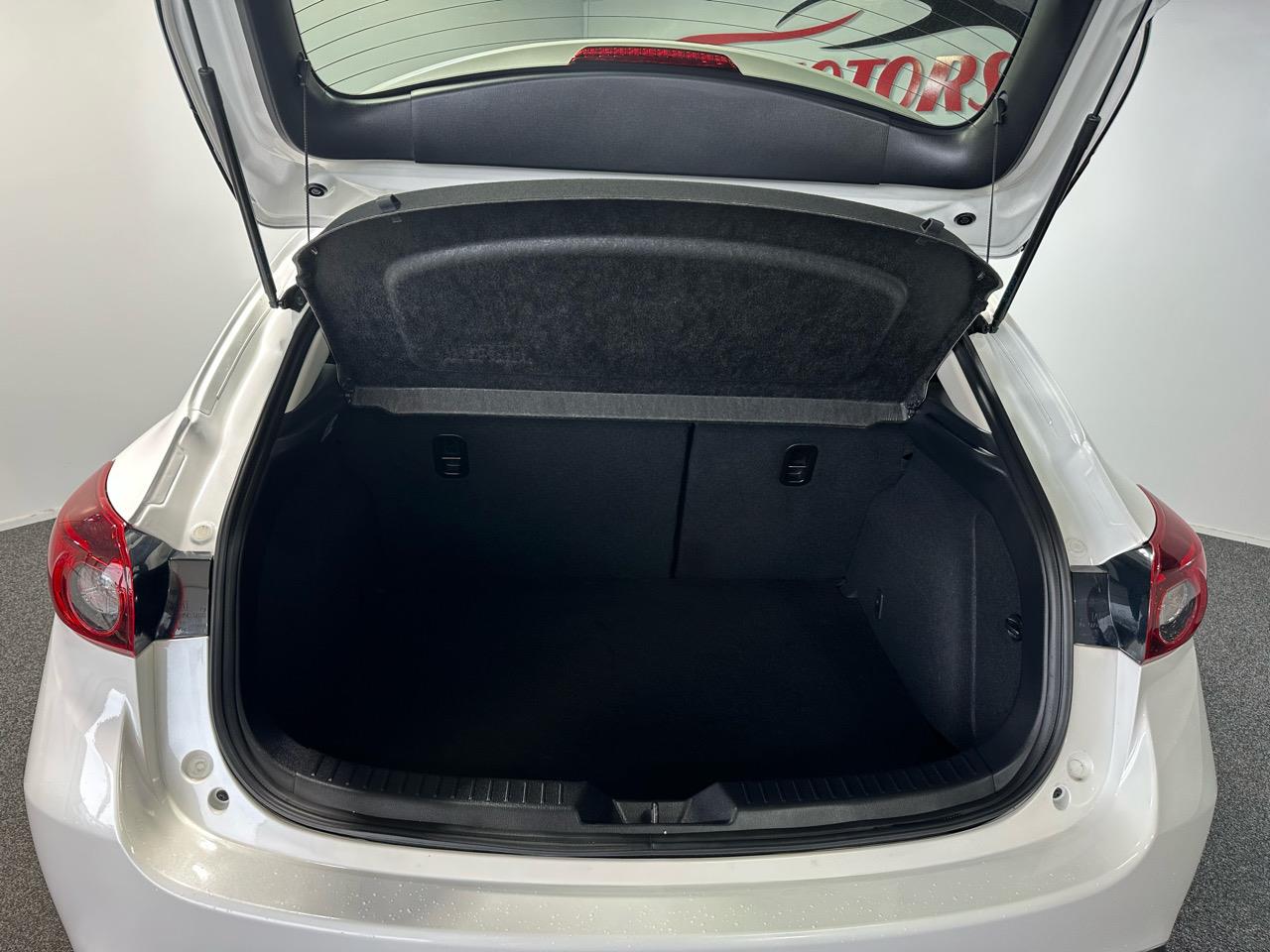 2016 Mazda Axela