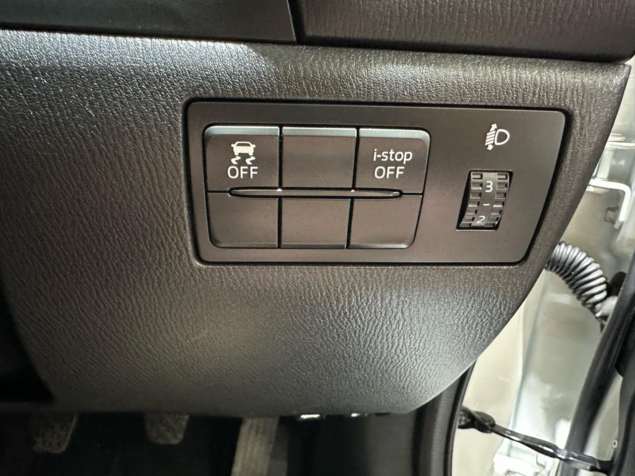 2016 Mazda Axela