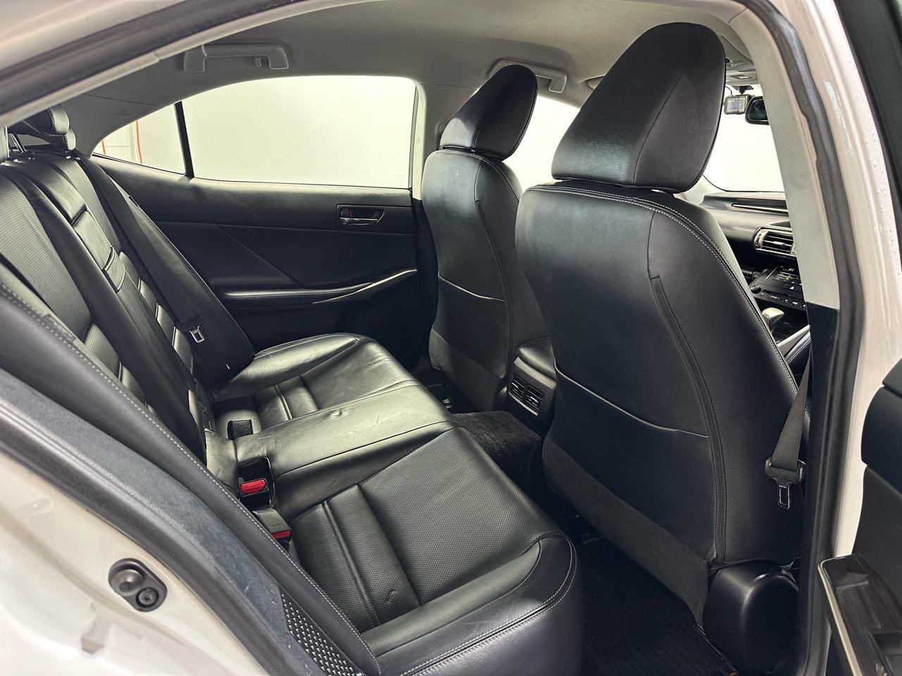 2013 Lexus IS300h