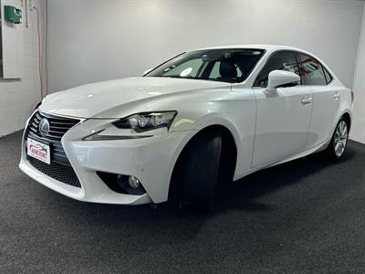 2013 Lexus IS300h - Thumbnail