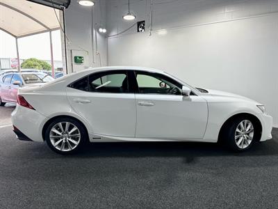 2013 Lexus IS300h - Thumbnail