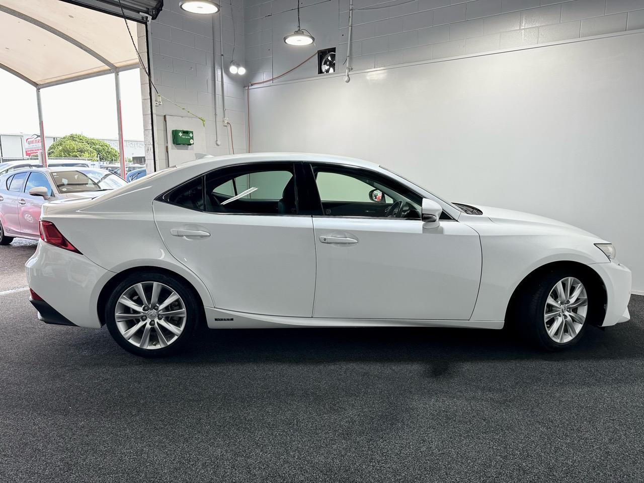 2013 Lexus IS300h