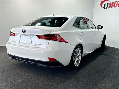 2013 Lexus IS300h - Thumbnail