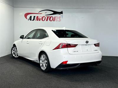 2013 Lexus IS300h - Thumbnail